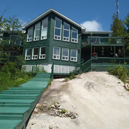 L'Inukshuk Hotel Tadoussac Exterior photo